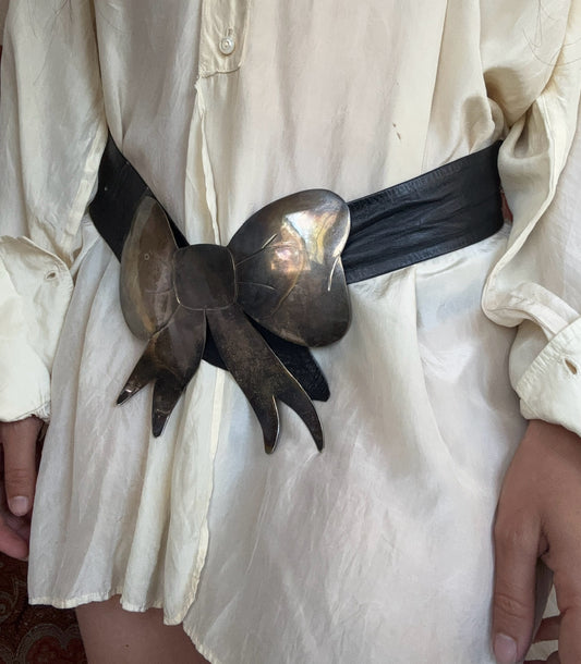 Vintage oversized metal trompe-l’œil bow belt
