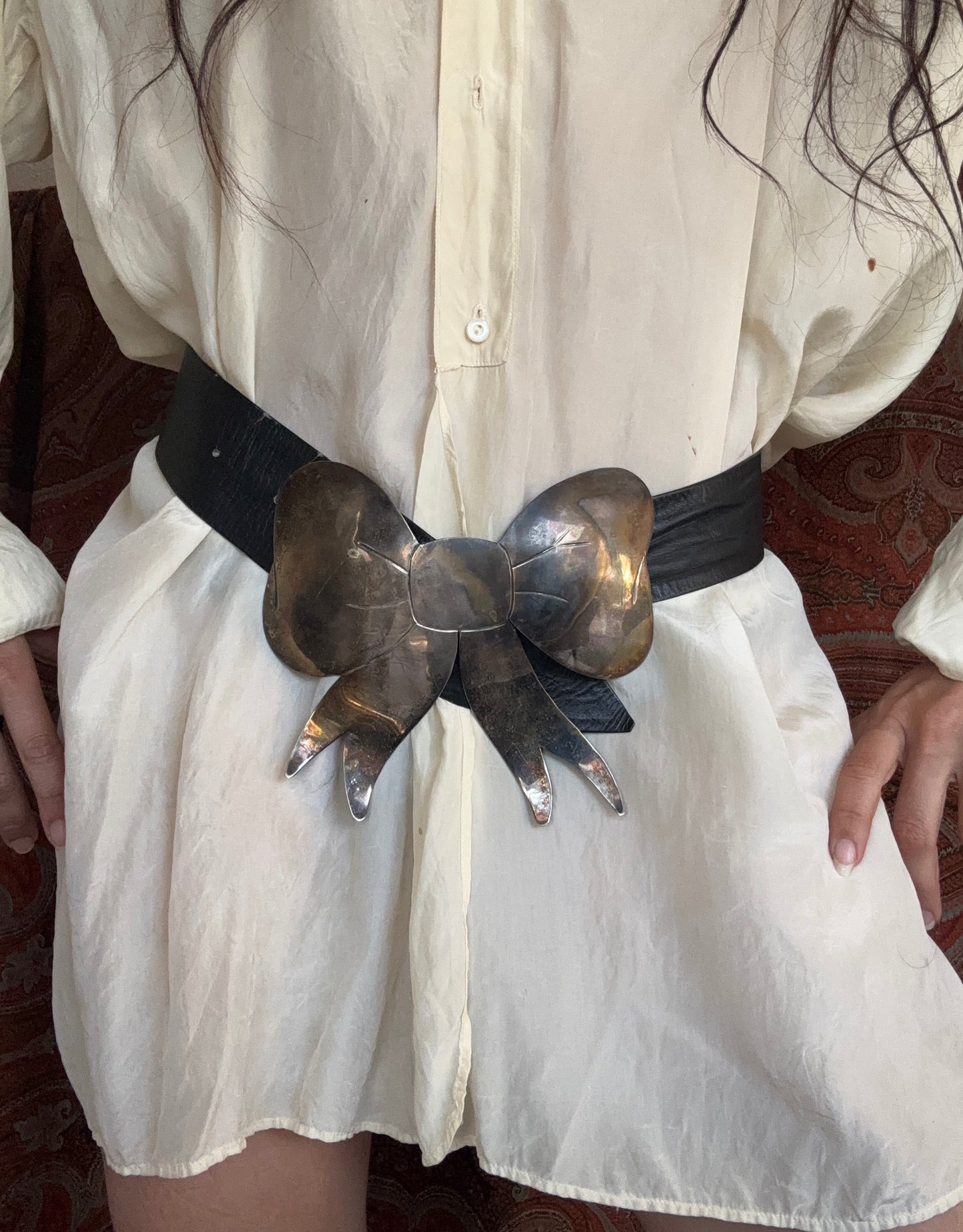 Vintage oversized metal trompe-l’œil bow belt