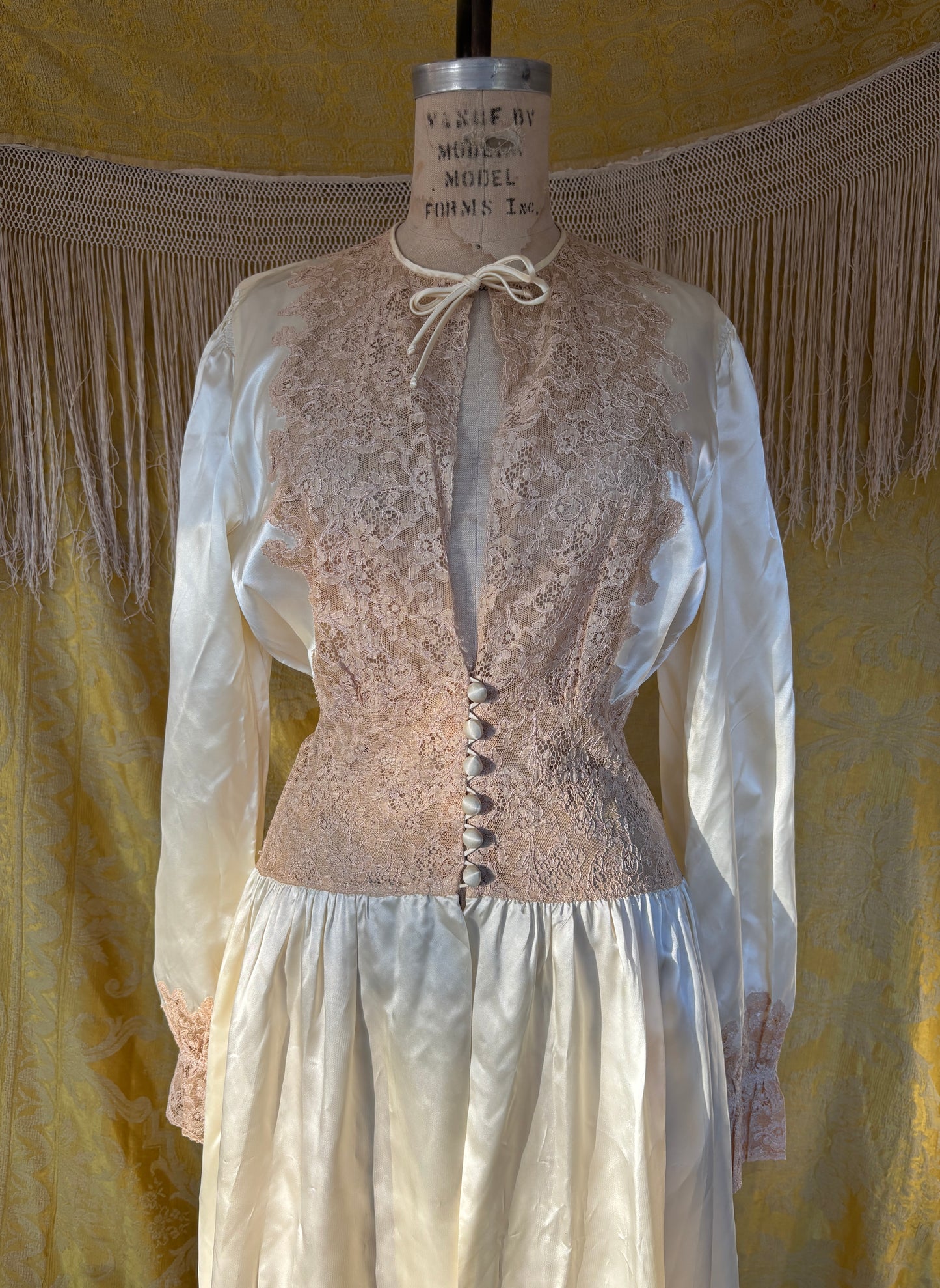 1940s pearly satin peignoir