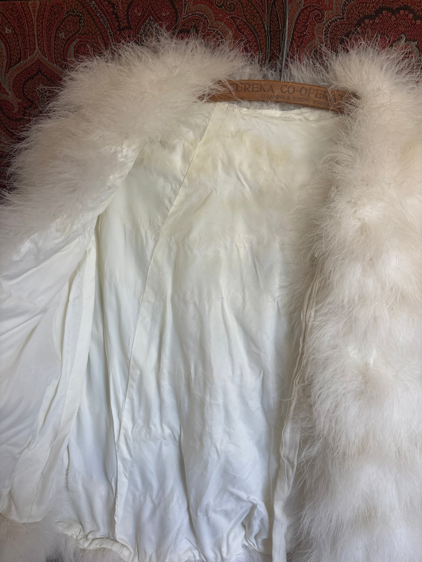 1930s old Hollywood marabou feather cape