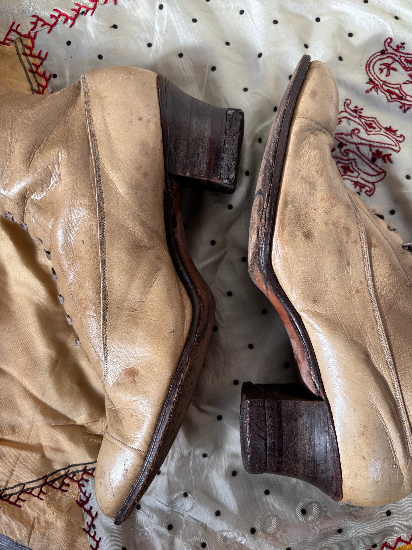 Blonde Victorian lace up boots size 8