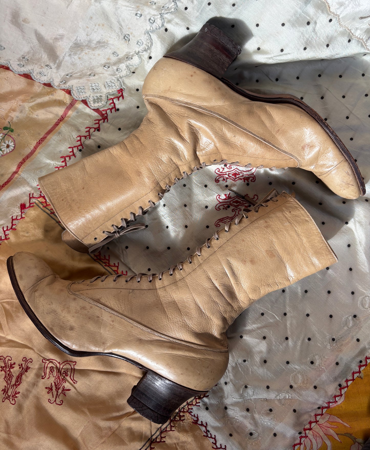 Blonde Victorian lace up boots size 8
