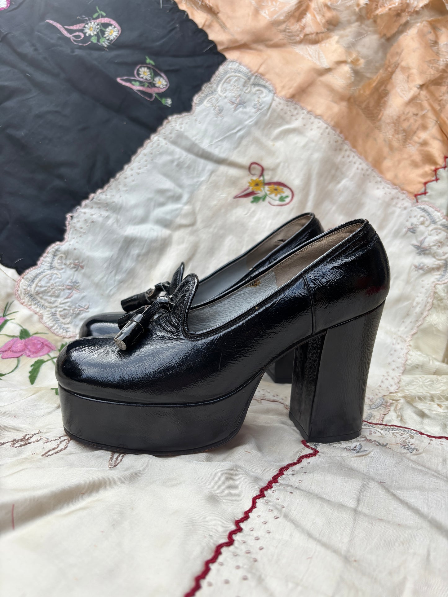 1970s patent leather platforms 4.5/5