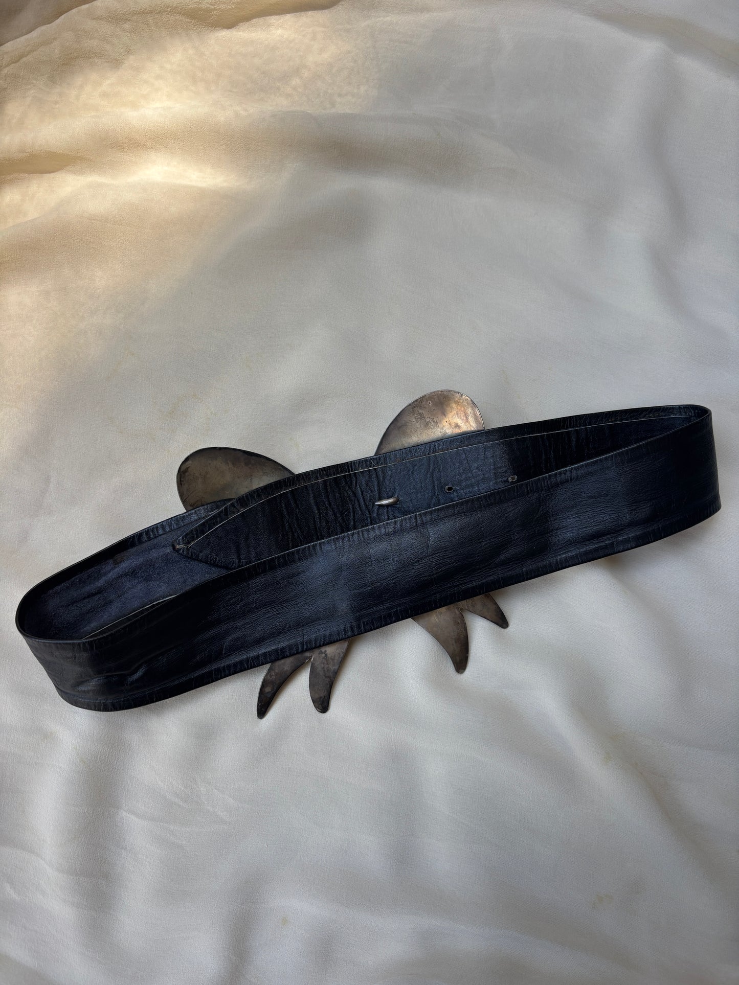 Vintage oversized metal trompe-l’œil bow belt