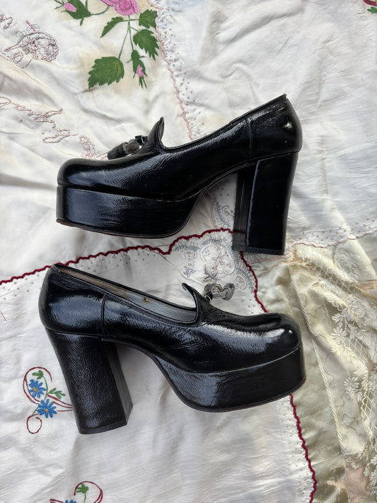 1970s patent leather platforms 4.5/5