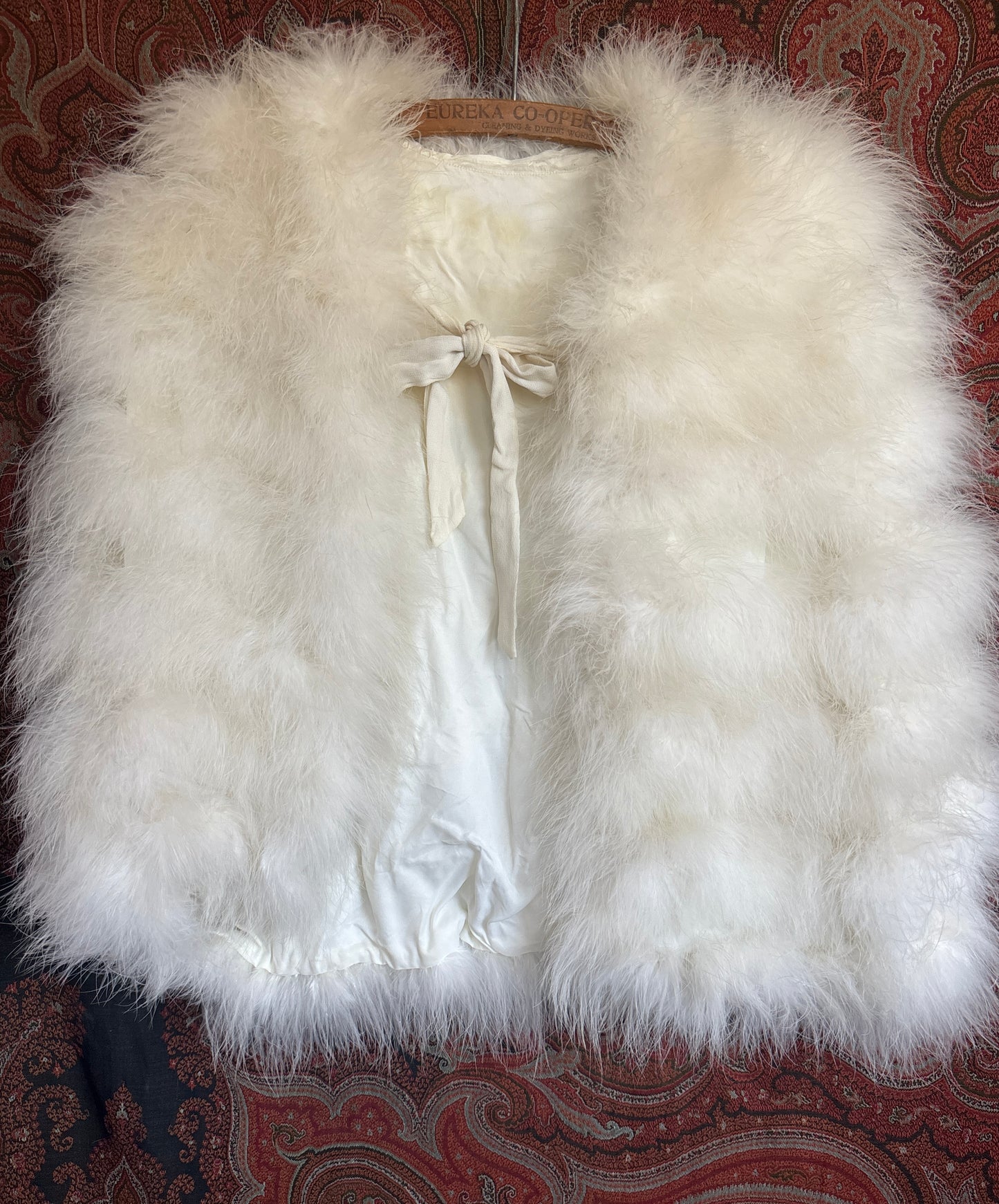 1930s old Hollywood marabou feather cape