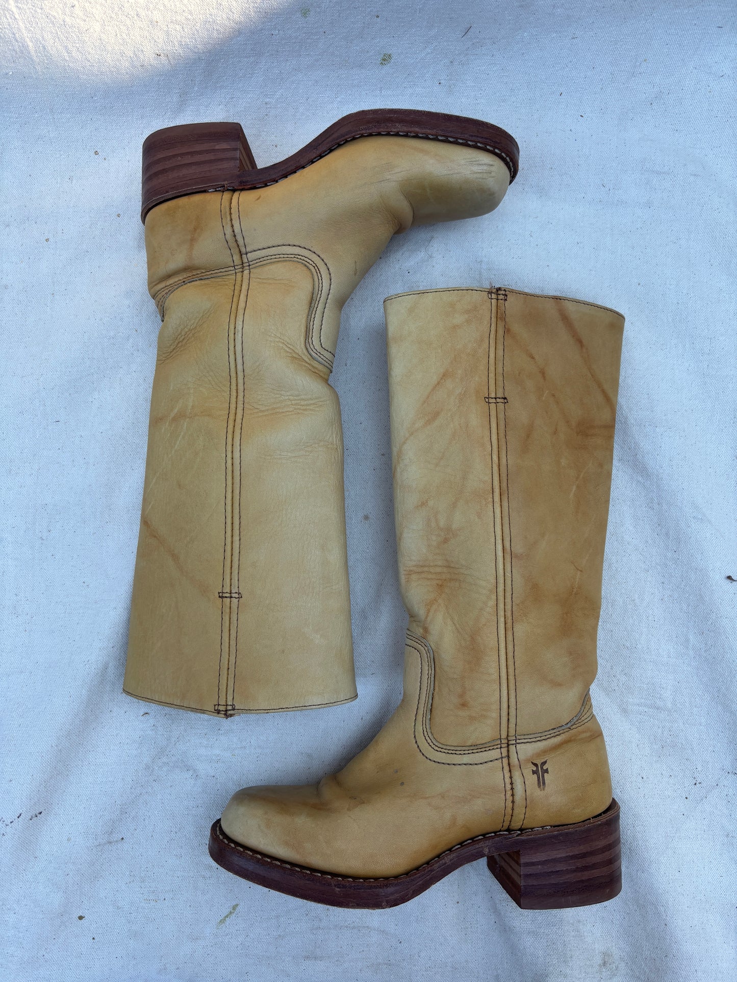 Frye campus boots 14L in banana