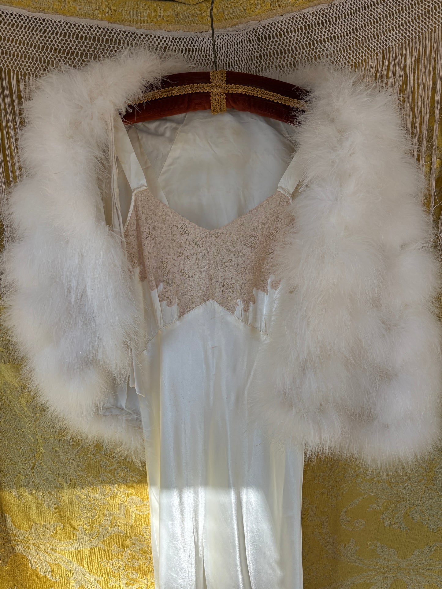 1930s old Hollywood marabou feather cape