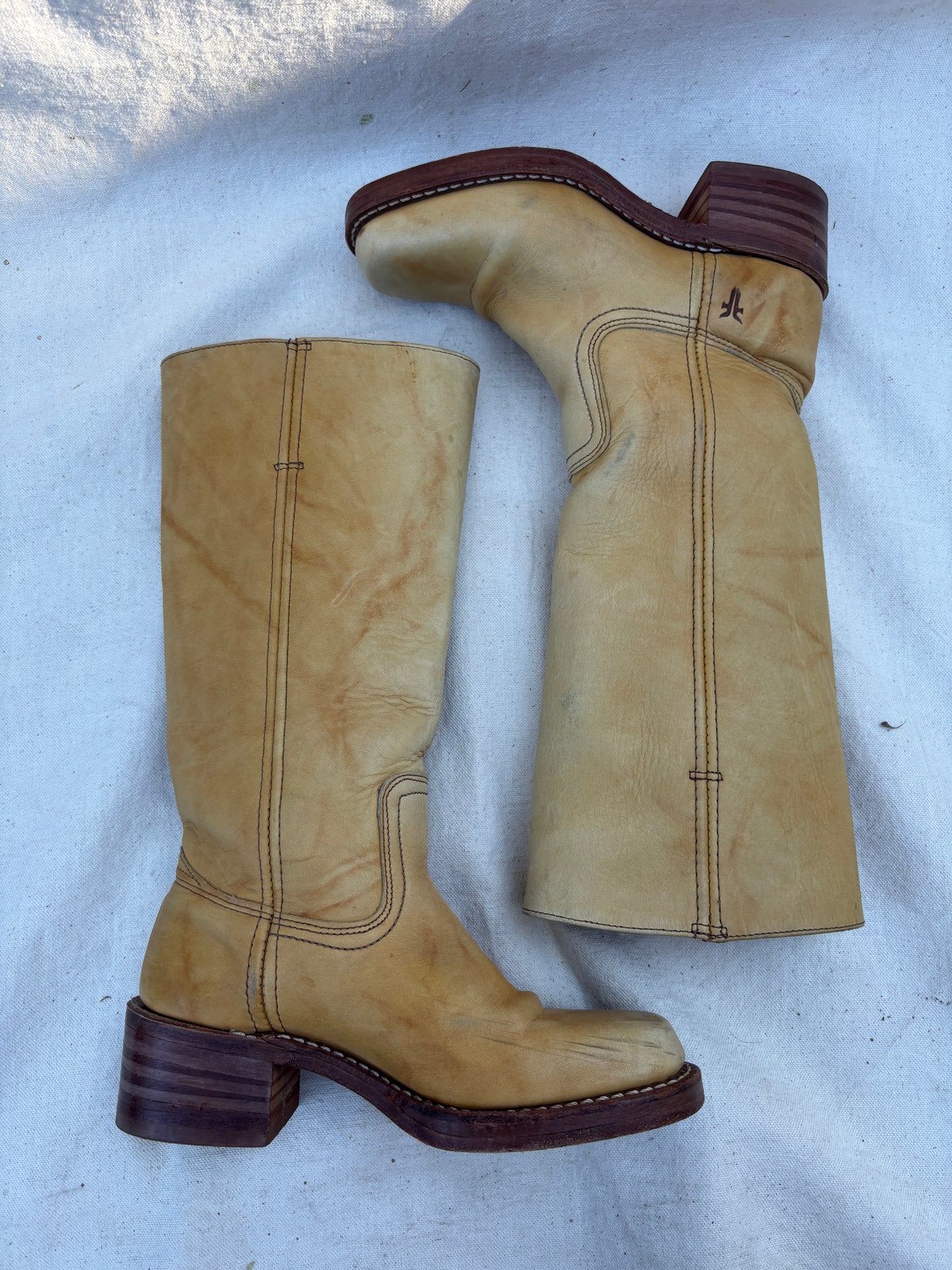 Frye campus boots 14L in banana