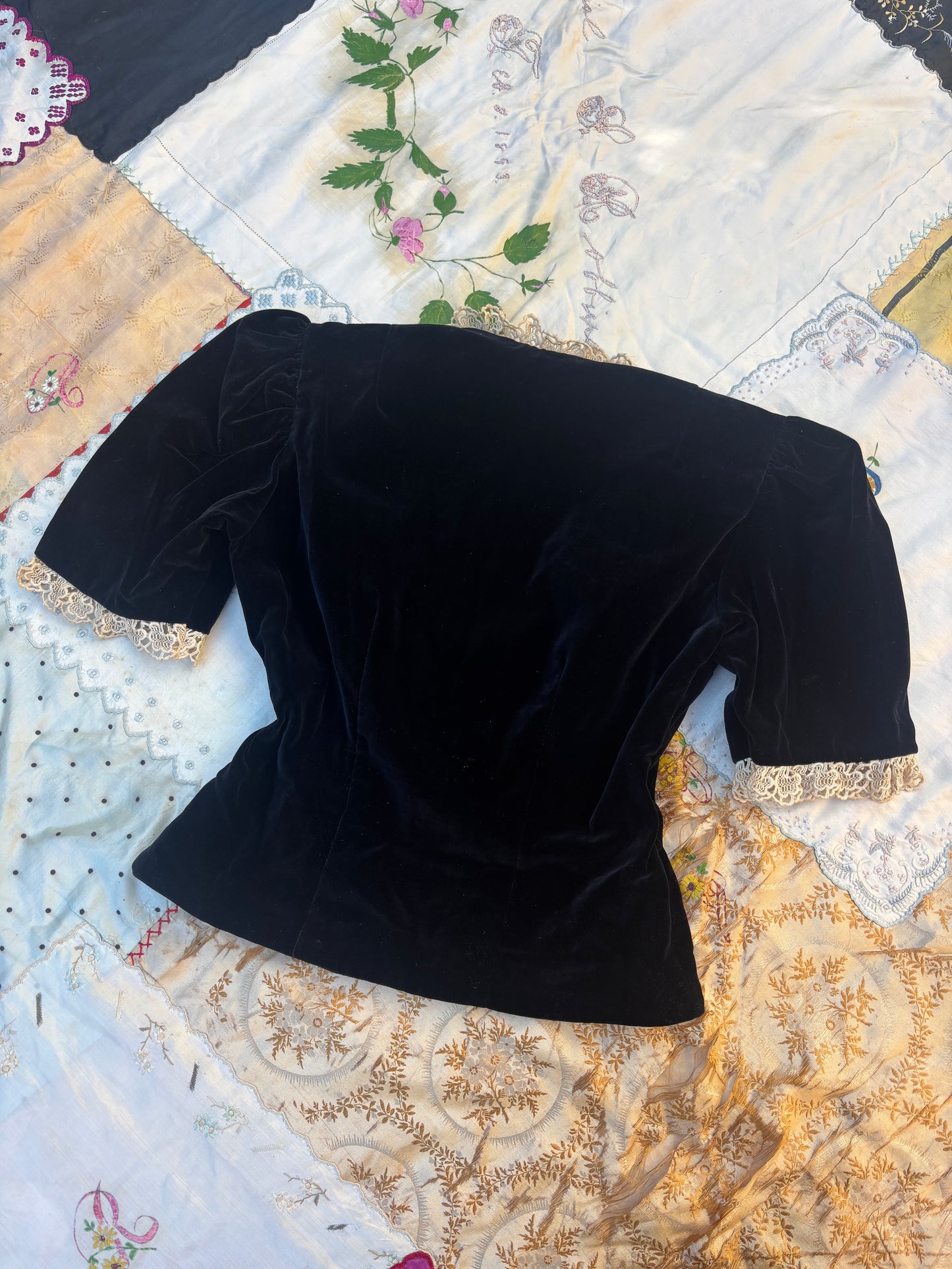 1930s velvet zip up puff sleeve blouse