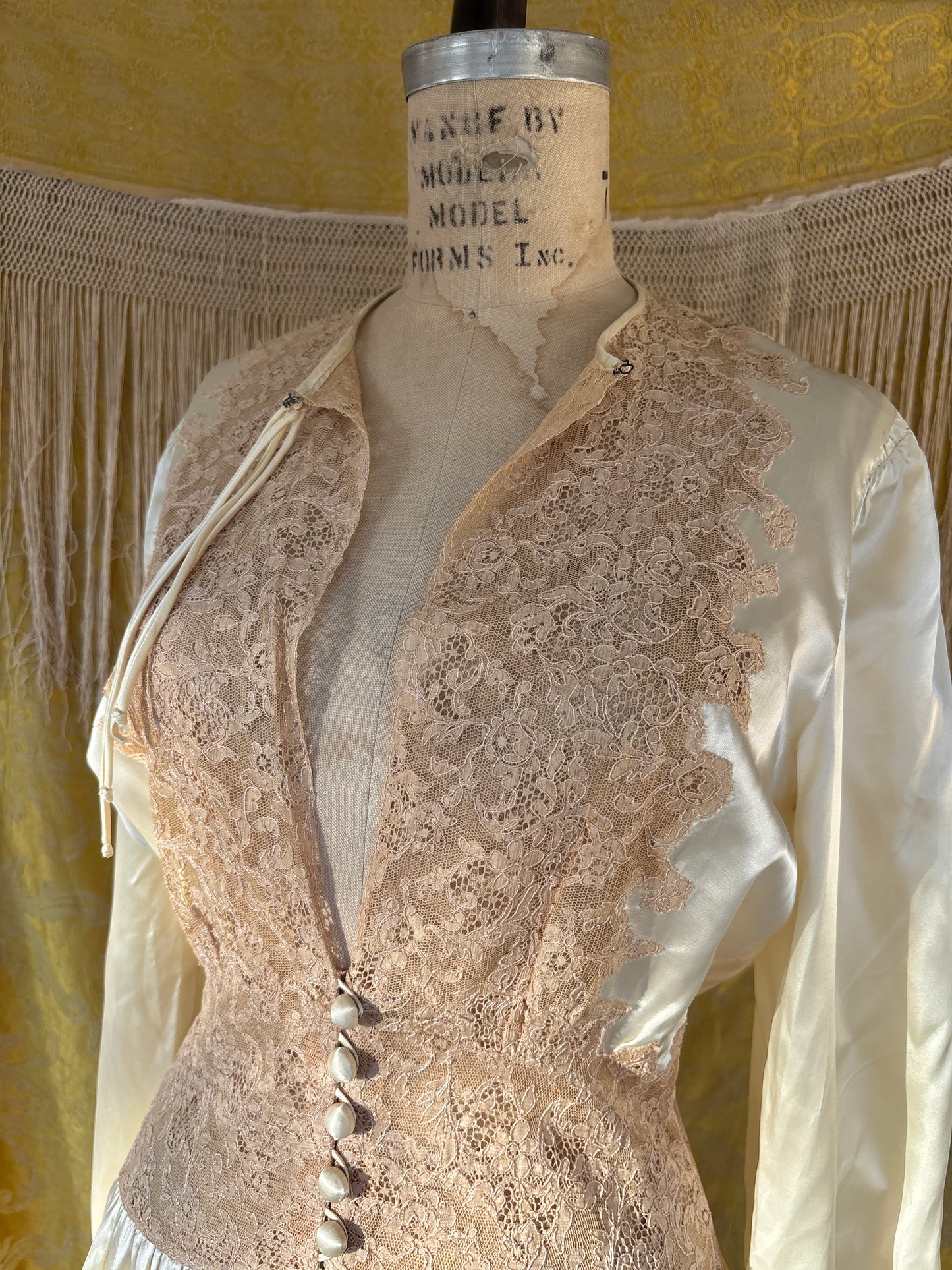 1940s pearly satin peignoir