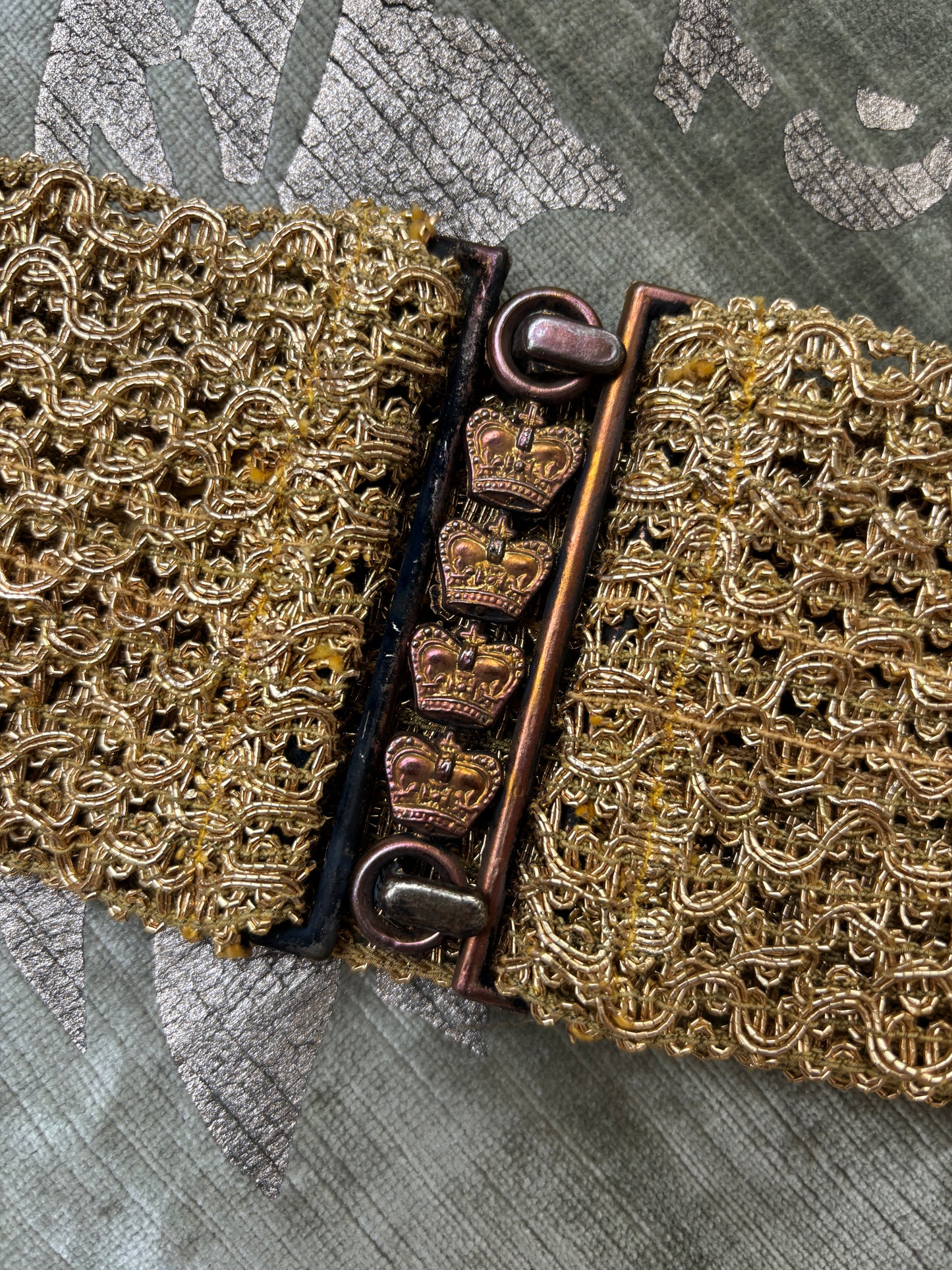 1960s gold stretch waist belt with crowns