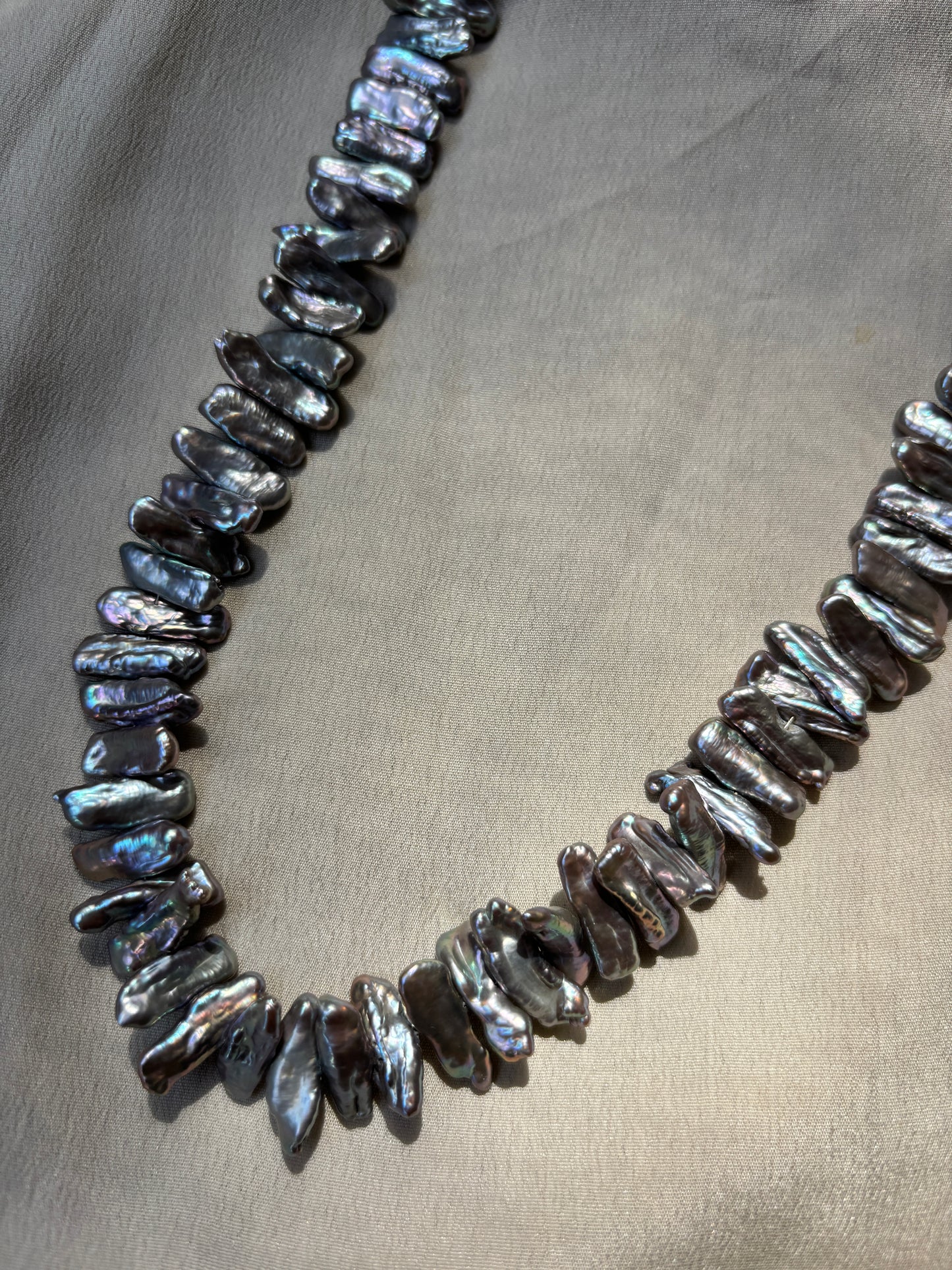 Freshwater silver-gray Biwa pearl necklace