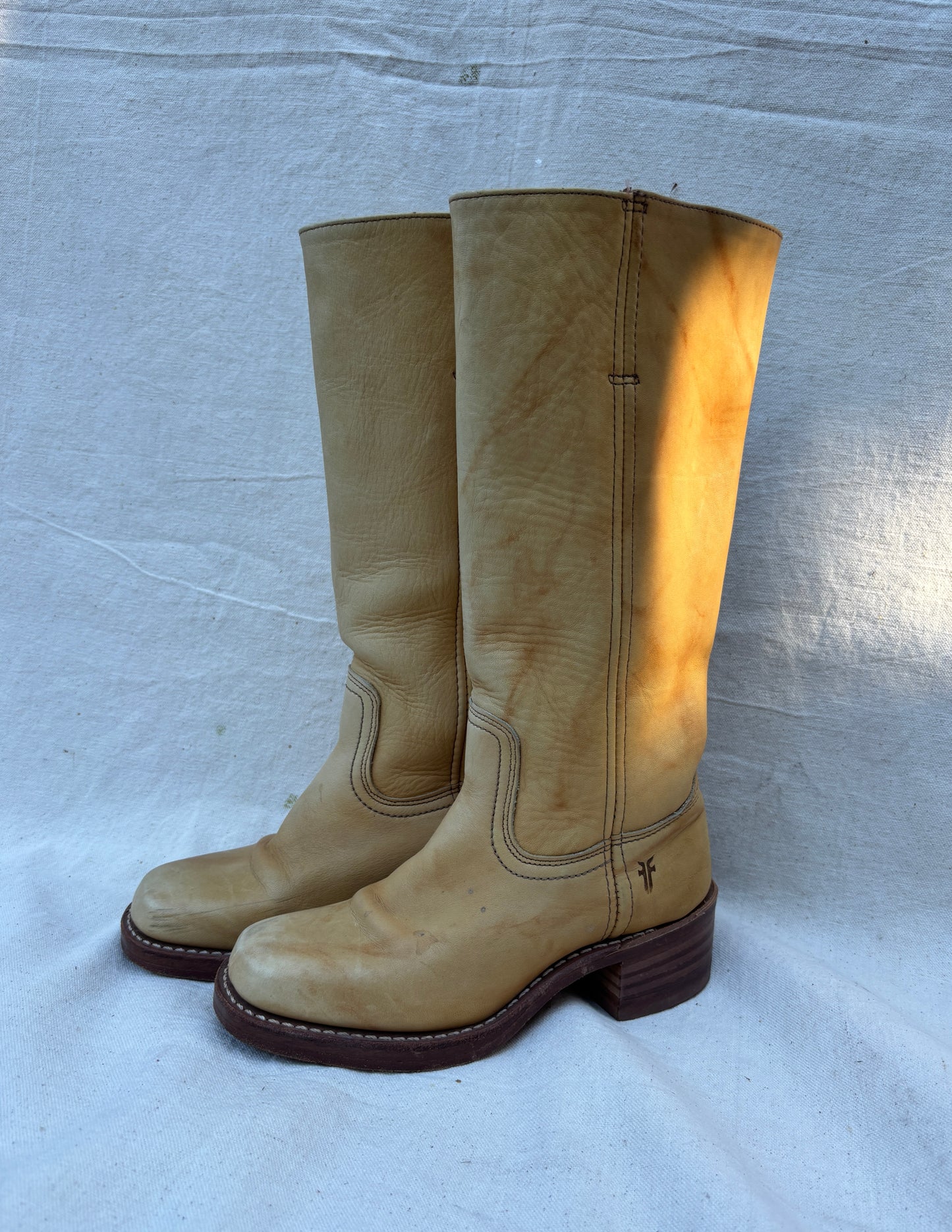 Frye campus boots 14L in banana