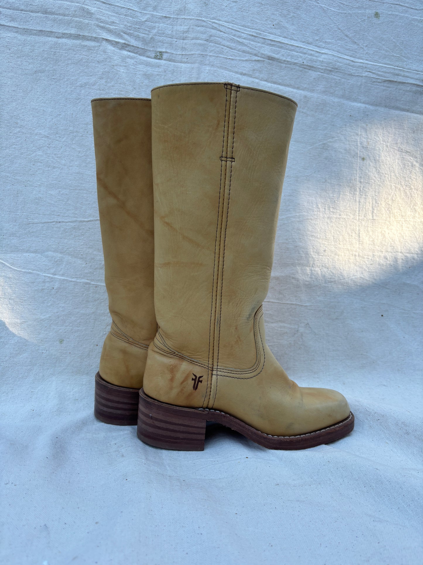 Frye campus boots 14L in banana