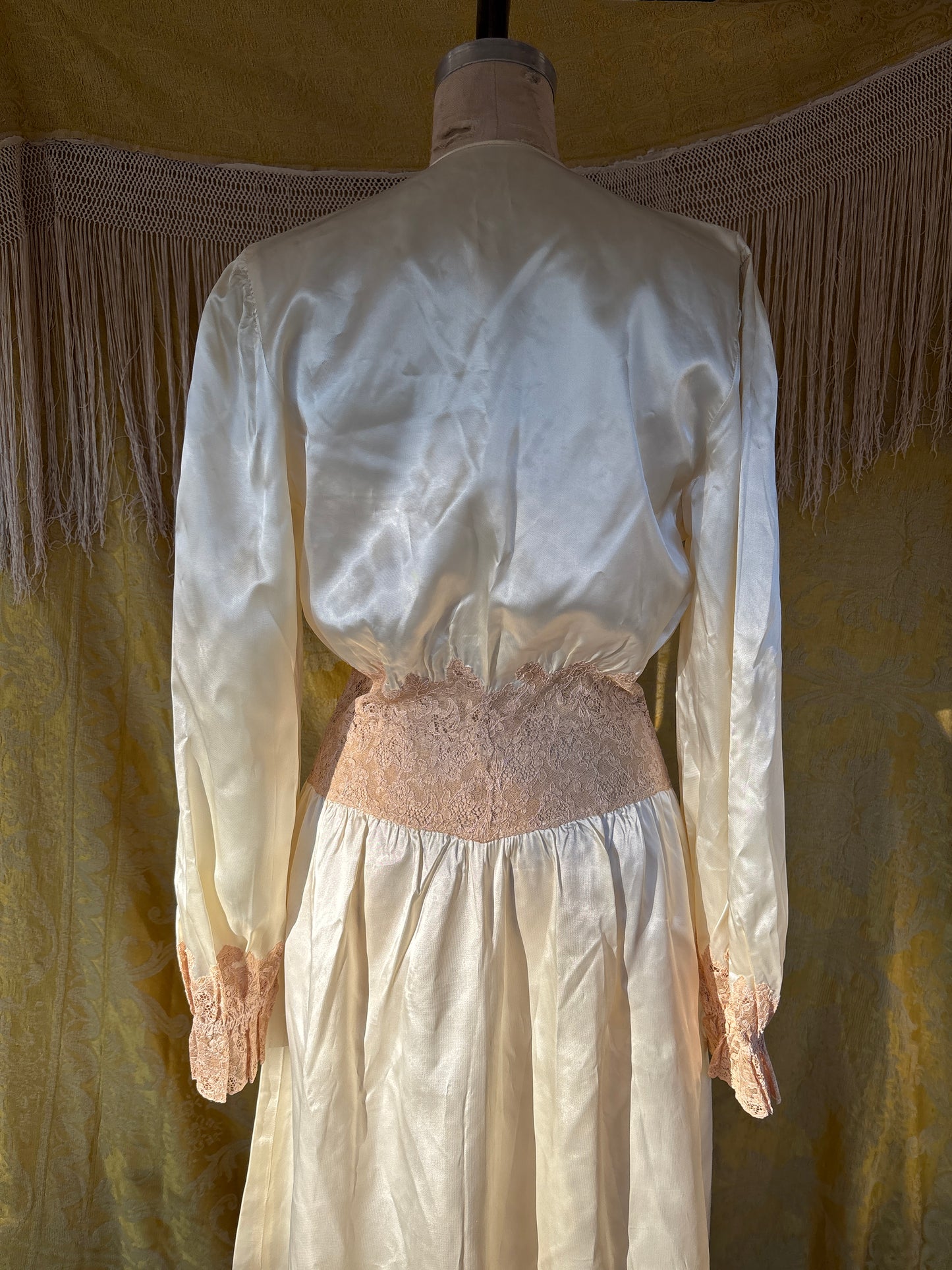 1940s pearly satin peignoir