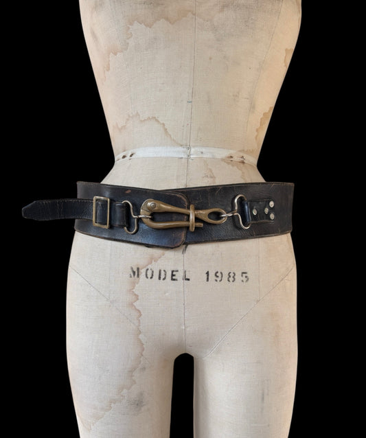 1950s/60s leather belt with oversized hook clasp