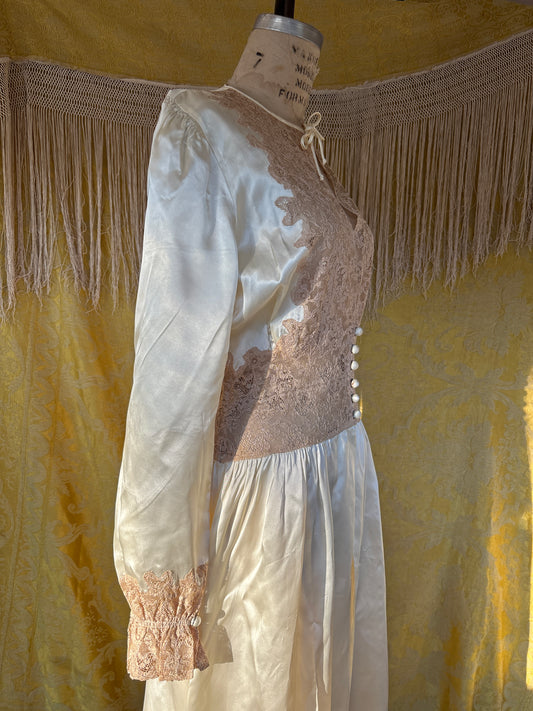 1940s pearly satin peignoir