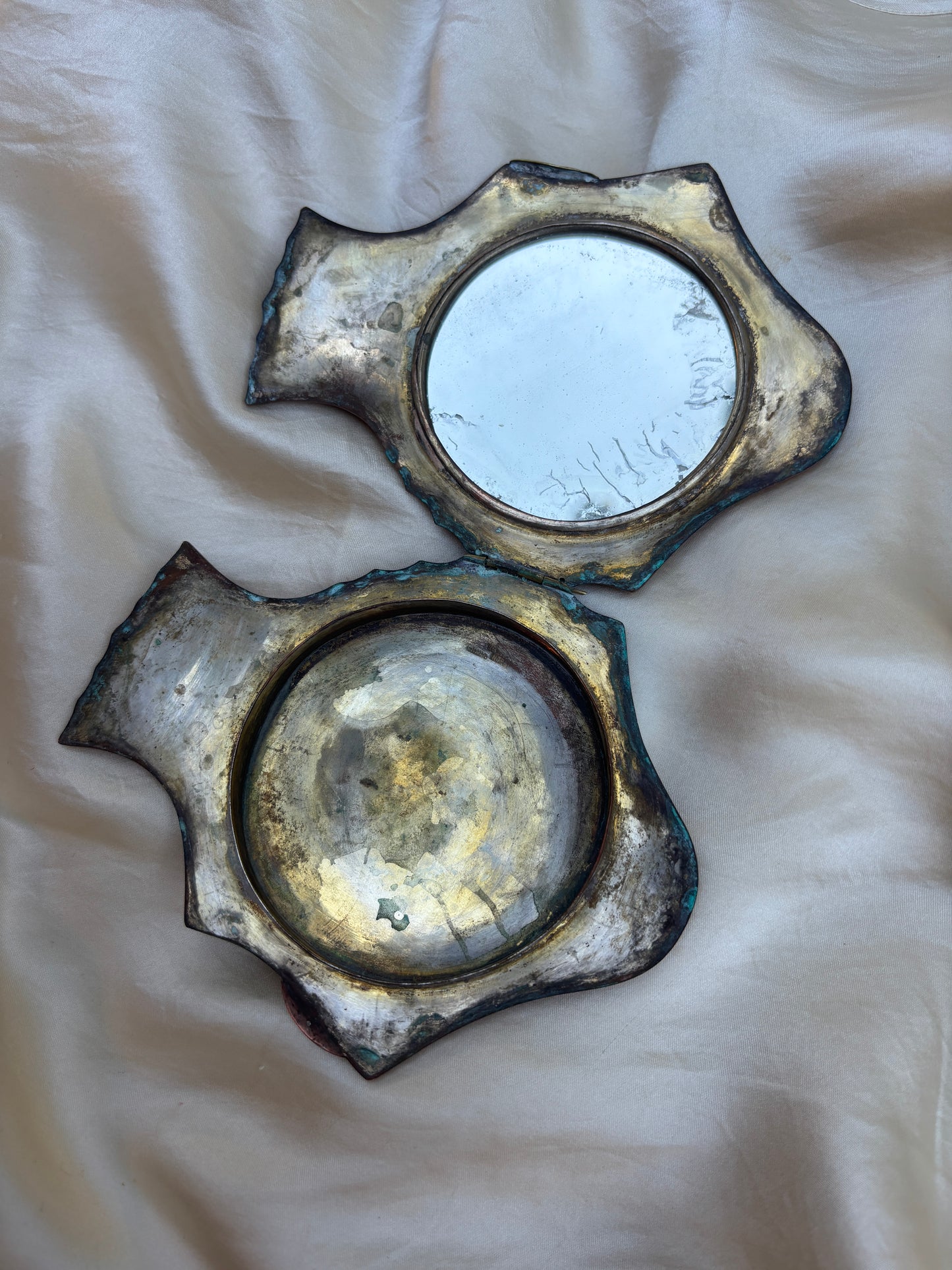 Copper fish compact mirror