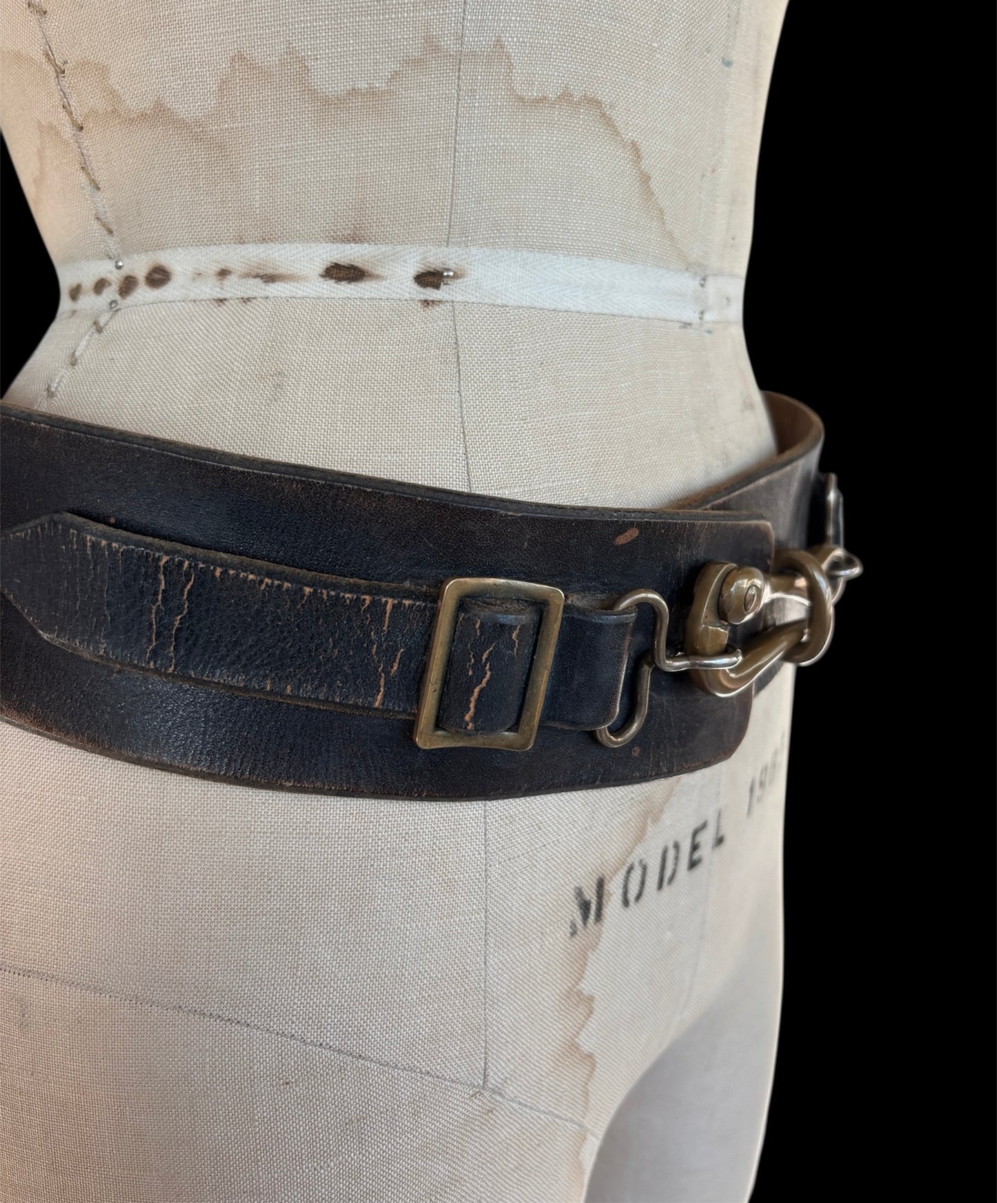 1950s/60s leather belt with oversized hook clasp