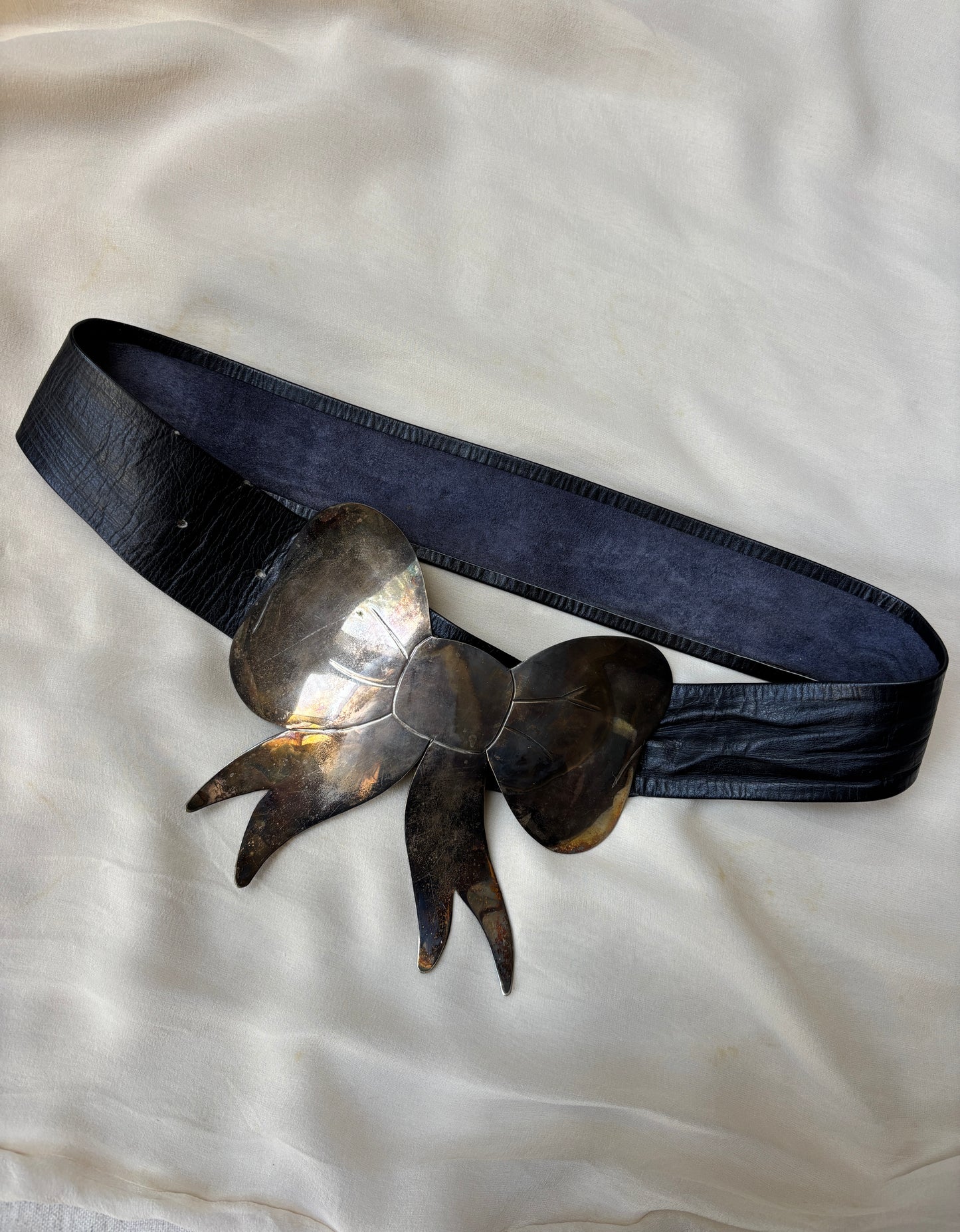 Vintage oversized metal trompe-l’œil bow belt