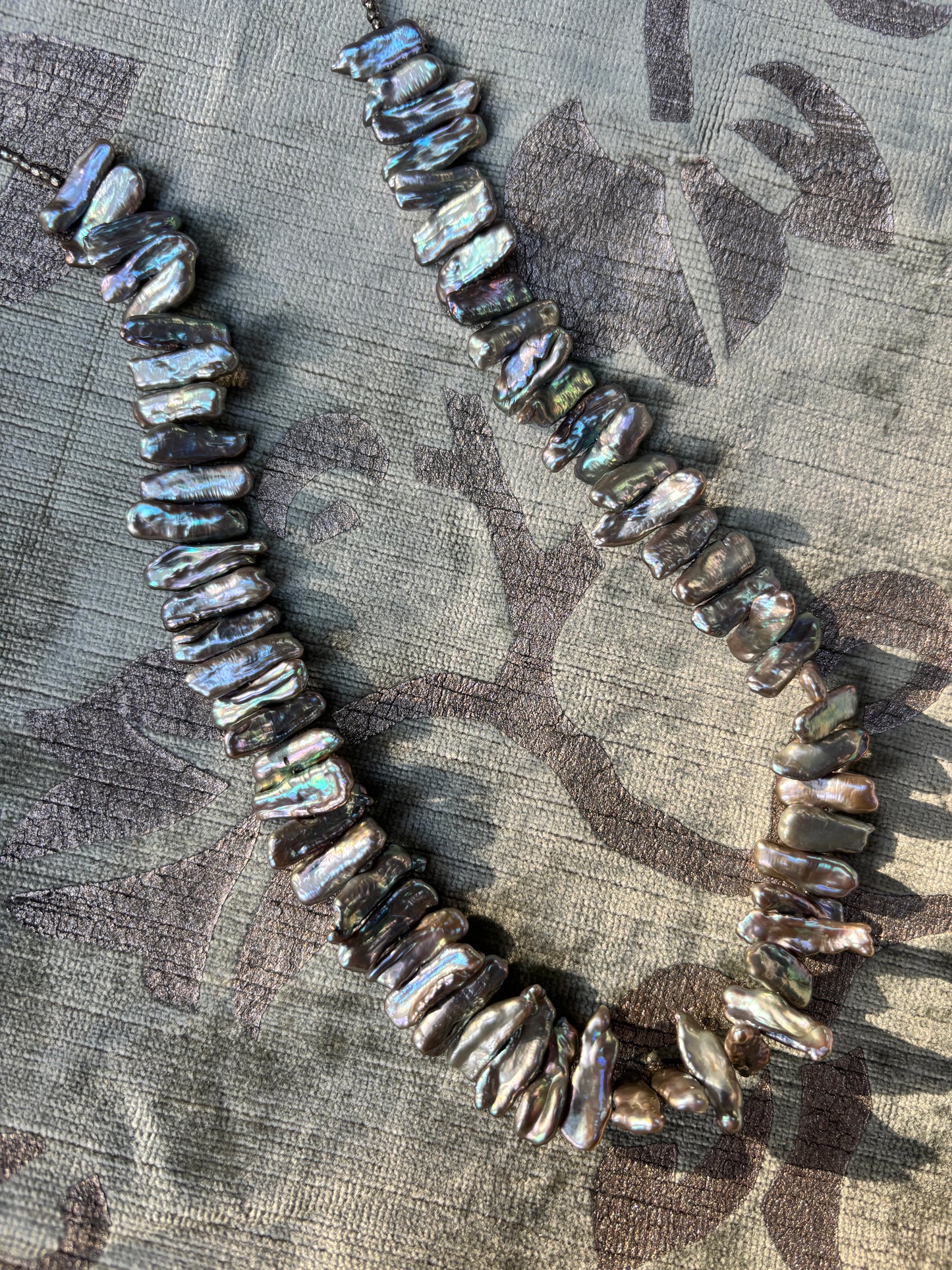Freshwater silver-gray Biwa pearl necklace