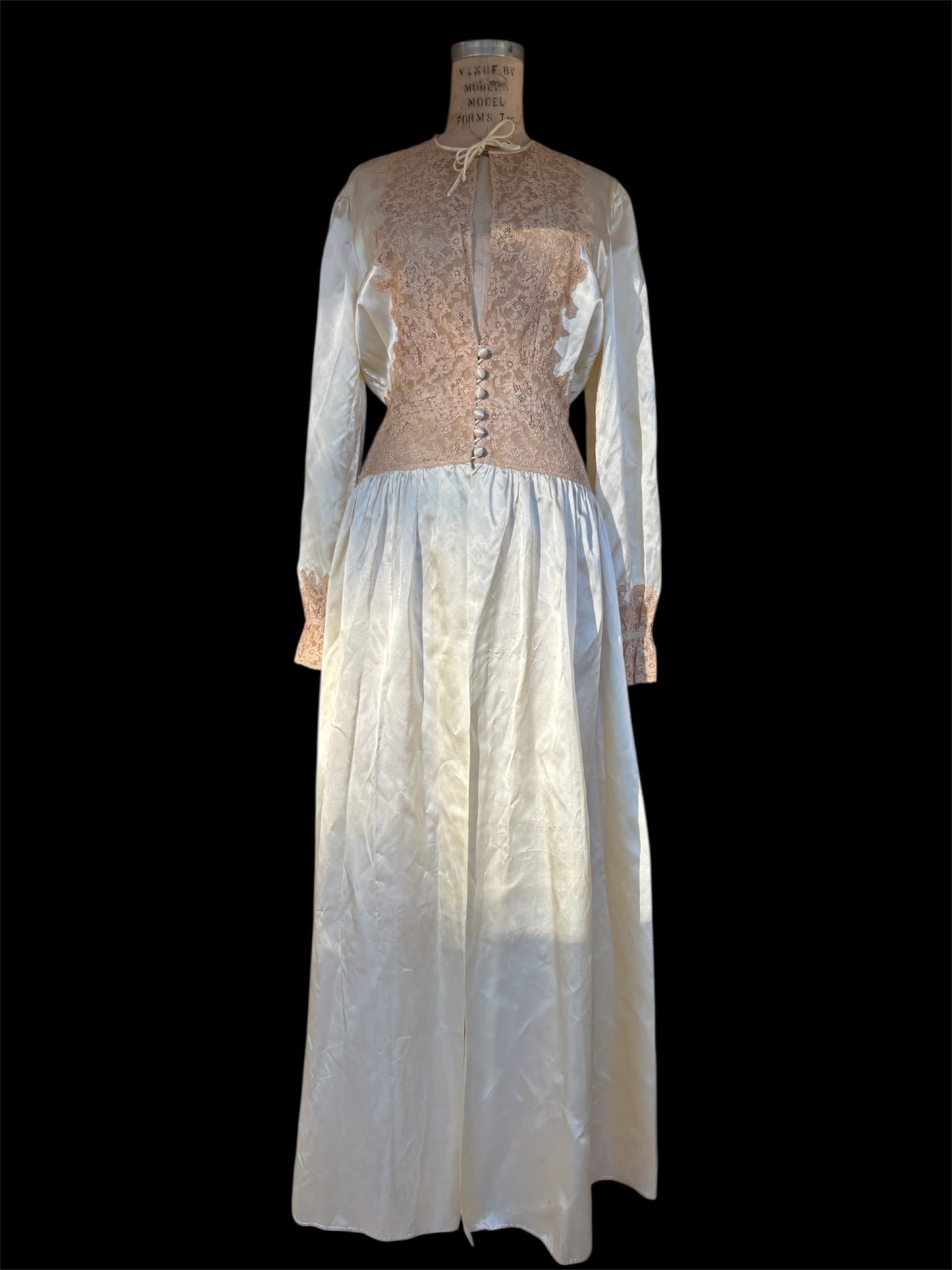 1940s pearly satin peignoir