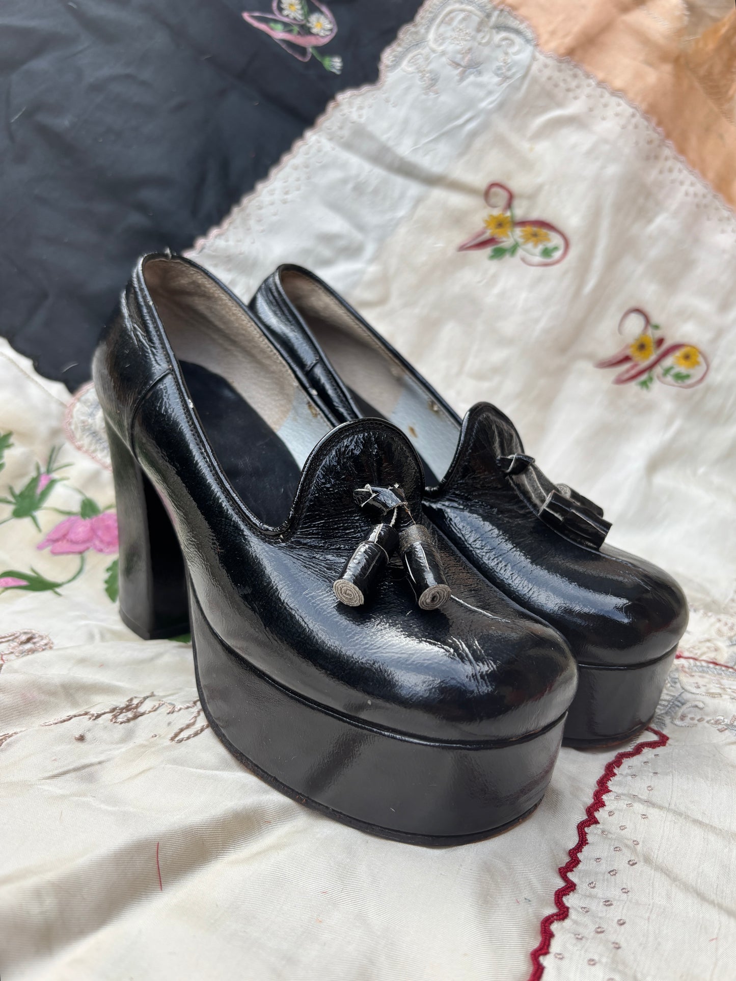 1970s patent leather platforms 4.5/5