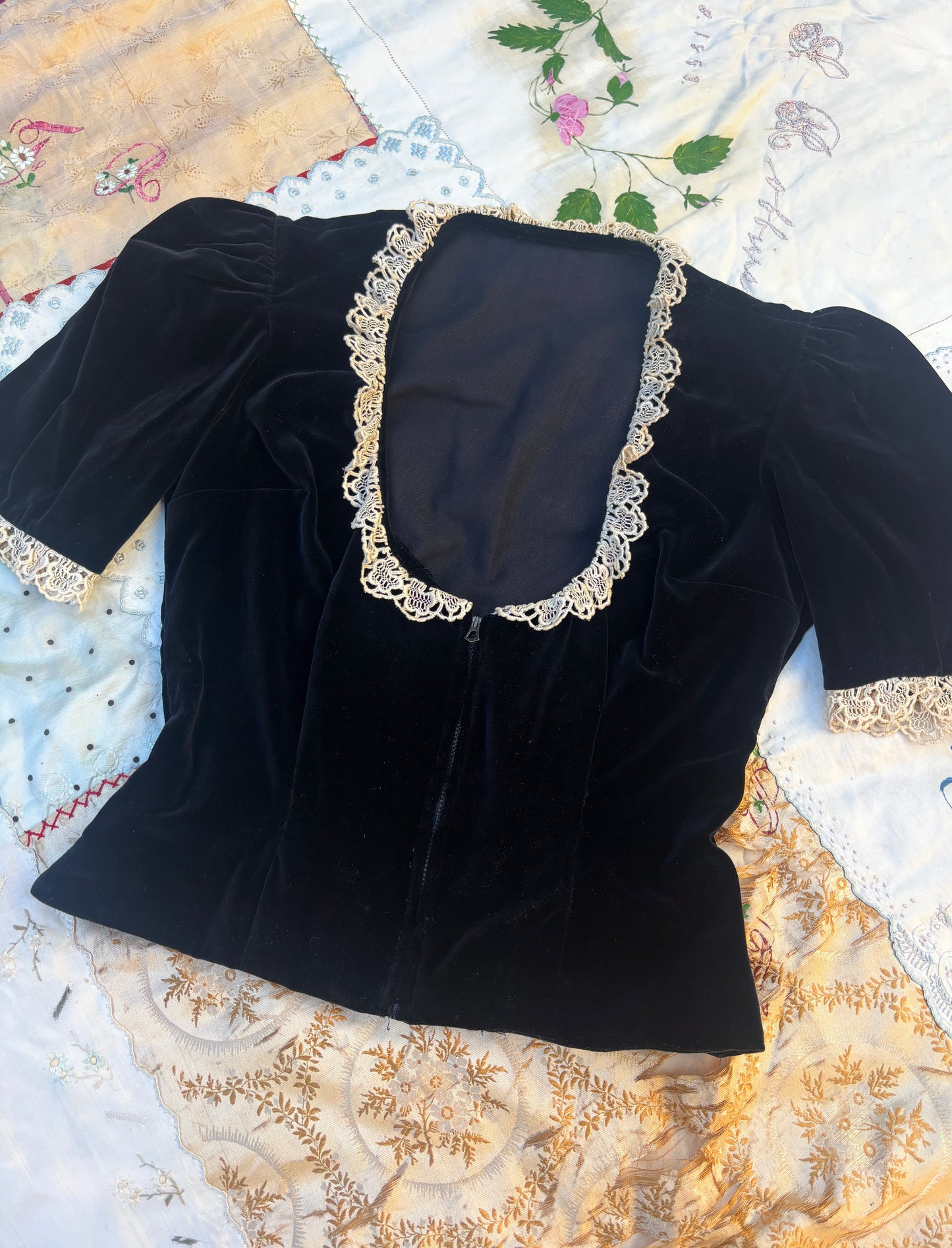 1930s velvet zip up puff sleeve blouse