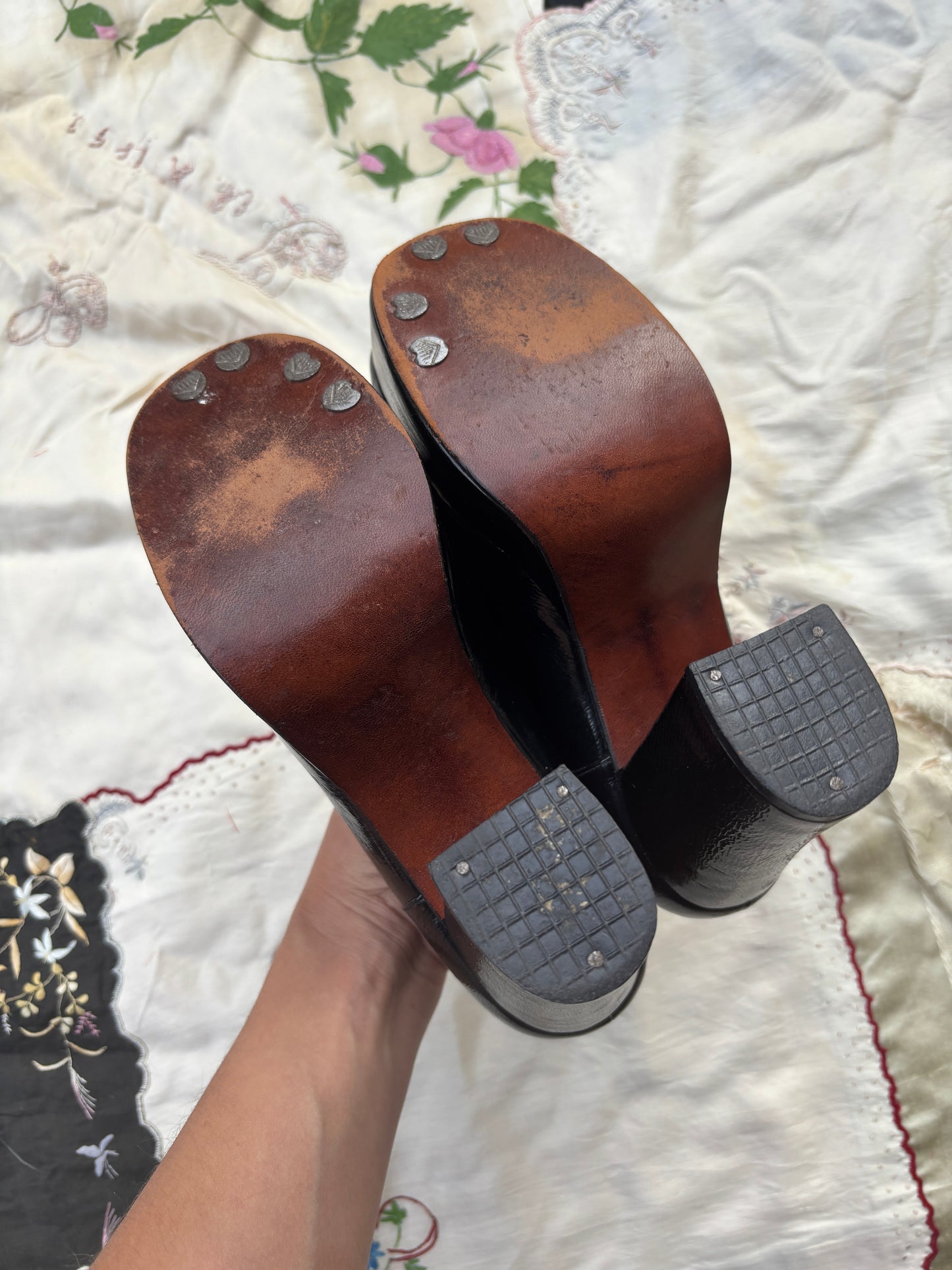 1970s patent leather platforms 4.5/5