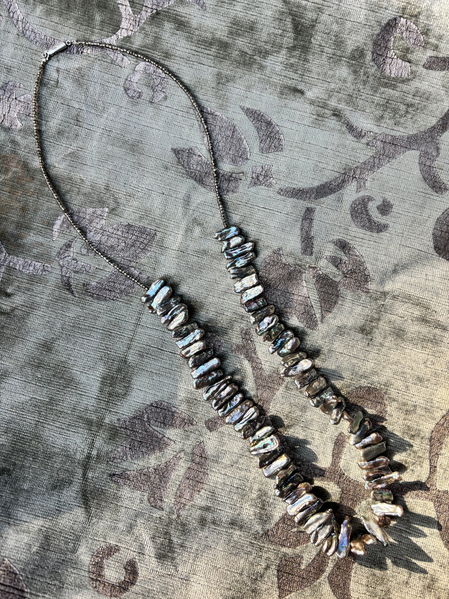 Freshwater silver-gray Biwa pearl necklace