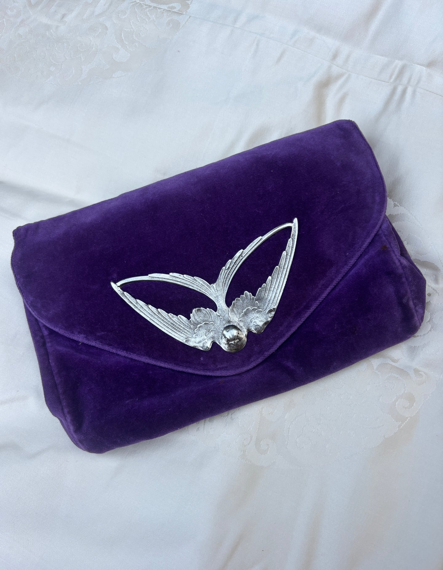 1960s nouveau violet velvet clutch with silver toned sparrow